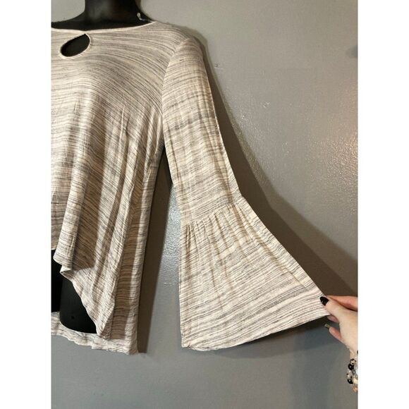 Ana gray high low bell sleeve keyhole, front blouse - Picture 5 of 6